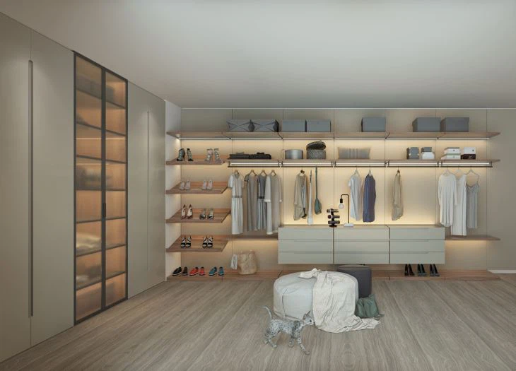 Stilvoller begehbarer Kleiderschrank aus Lack
